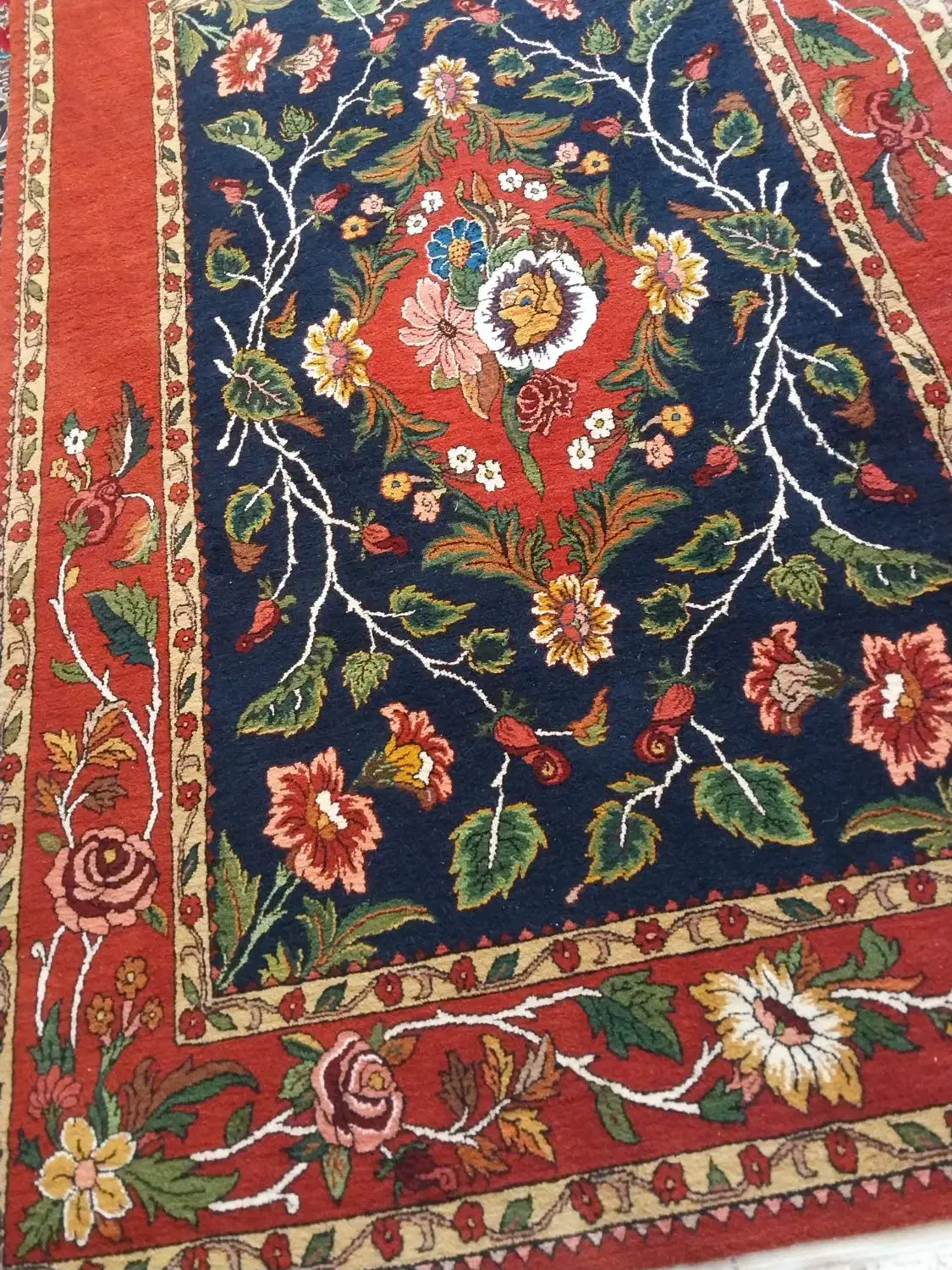 قالی دست باف|فرش|اصفهان, باغ نگاره|دیوار