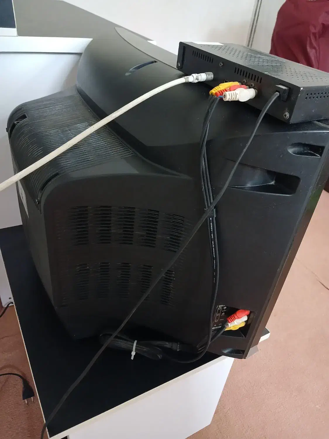 تلوزیون|تلویزیون و پروژکتور|رشت, منظریه|دیوار