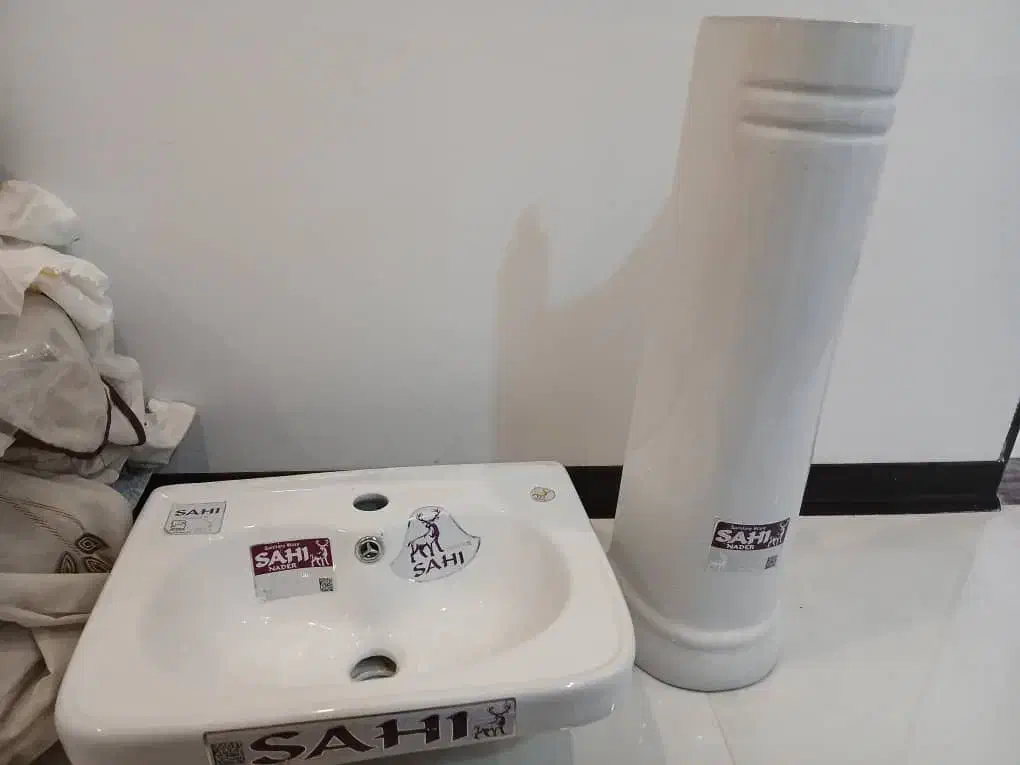 روشویی با پایه ایستاده|لوازم سرویس بهداشتی|شیراز, دشت چنار|دیوار