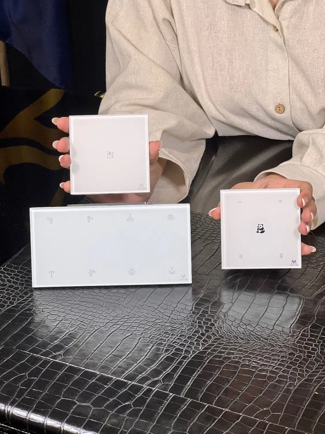 پیشنهاد ویژه همکاری کلیه تجهیزات هوشمند و کلیدلمسی|سایر لوازم برقی|چالوس, |دیوار