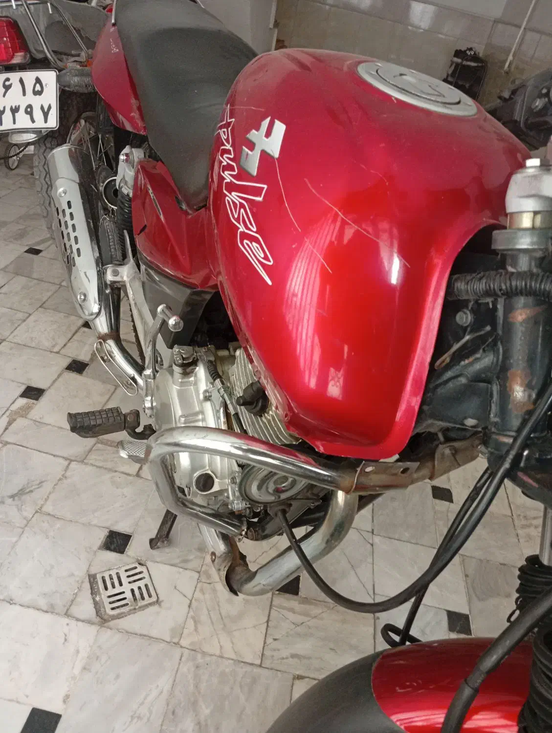 پالس180 سیم پره|موتورسیکلت|قم, قلعه کامکار|دیوار