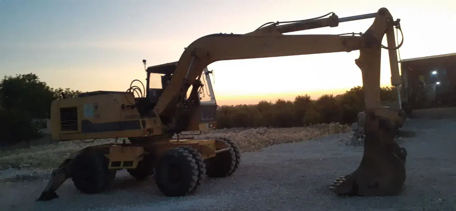 بیل مکانیکی لاستیکی اچ ای100 مدل ۲۰۰۶|خودرو سنگین|اسلام‌شهر, شاطره|دیوار