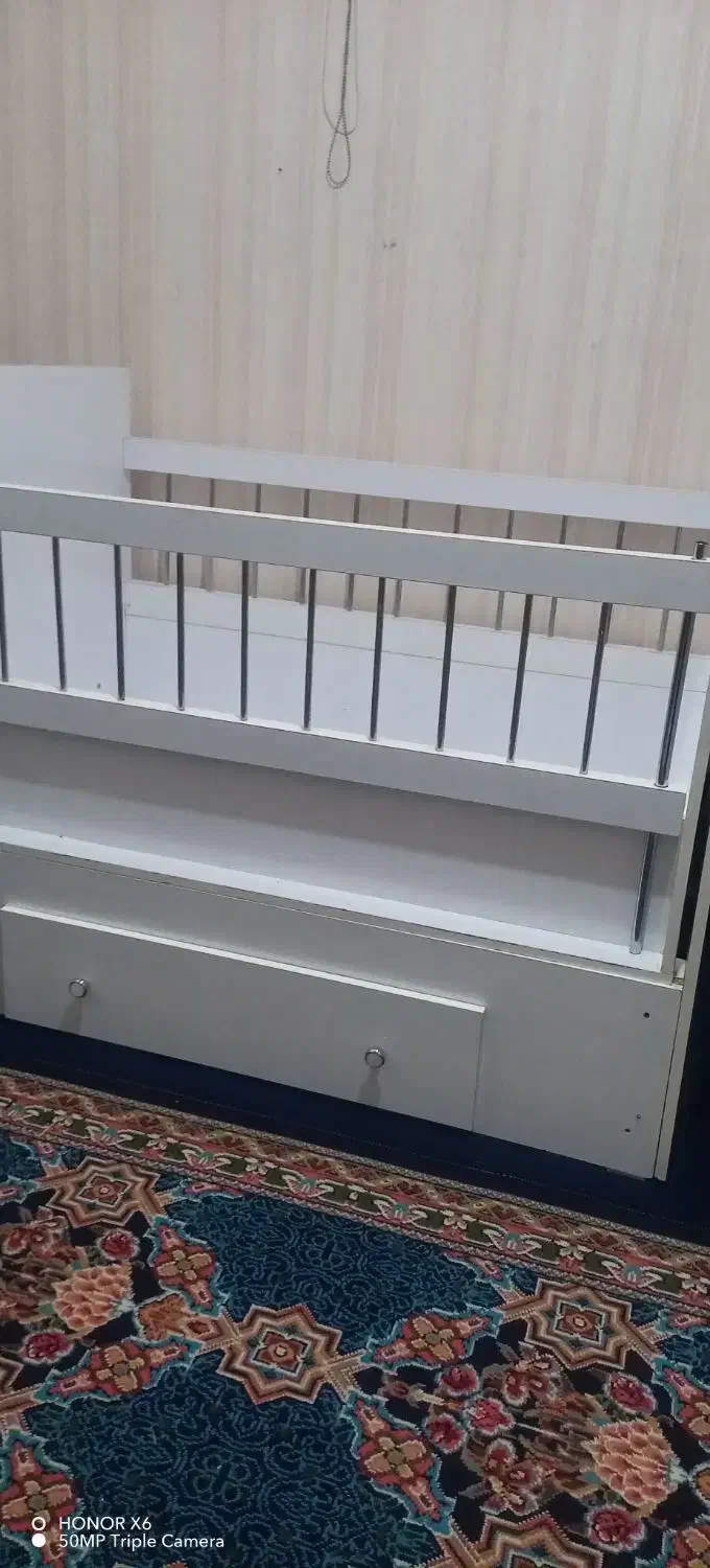 تخت کودک در نیلشهر|تخت و صندلی بچه|تربت جام, معدآباد|دیوار