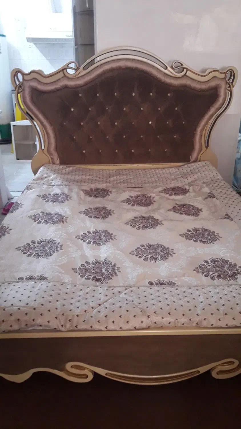 تخت سالم وشیک|تخت و سرویس خواب|قم, شهرک سازمان آب|دیوار