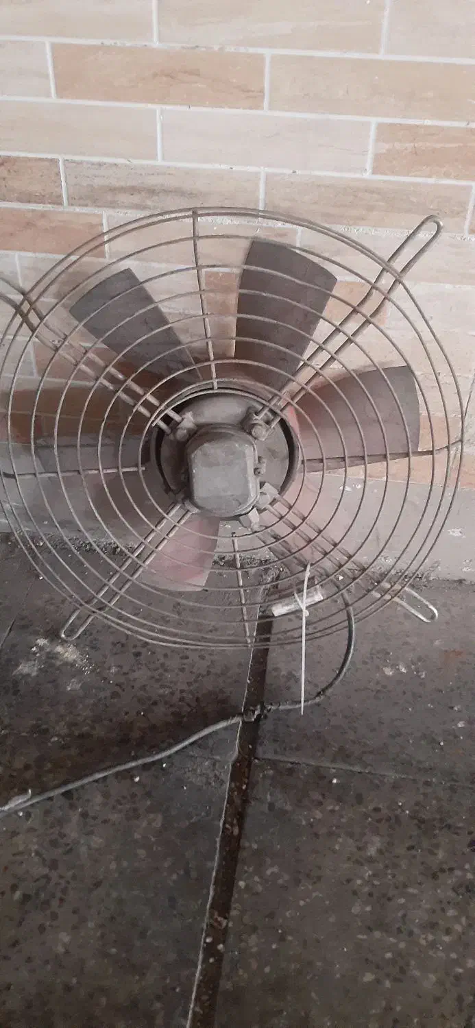 فن صنعتی|عمده‌فروشی|فولادشهر, C2|دیوار