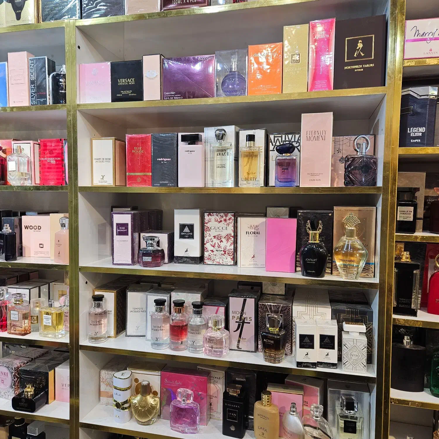 استخدام فروشنده حرفهای عطرادکلن|استخدام بازاریابی و فروش|تهران, صادقیه|دیوار