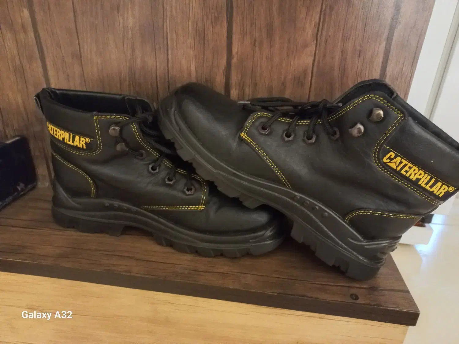 کفش|کیف، کفش، کمربند|گلپایگان, |دیوار