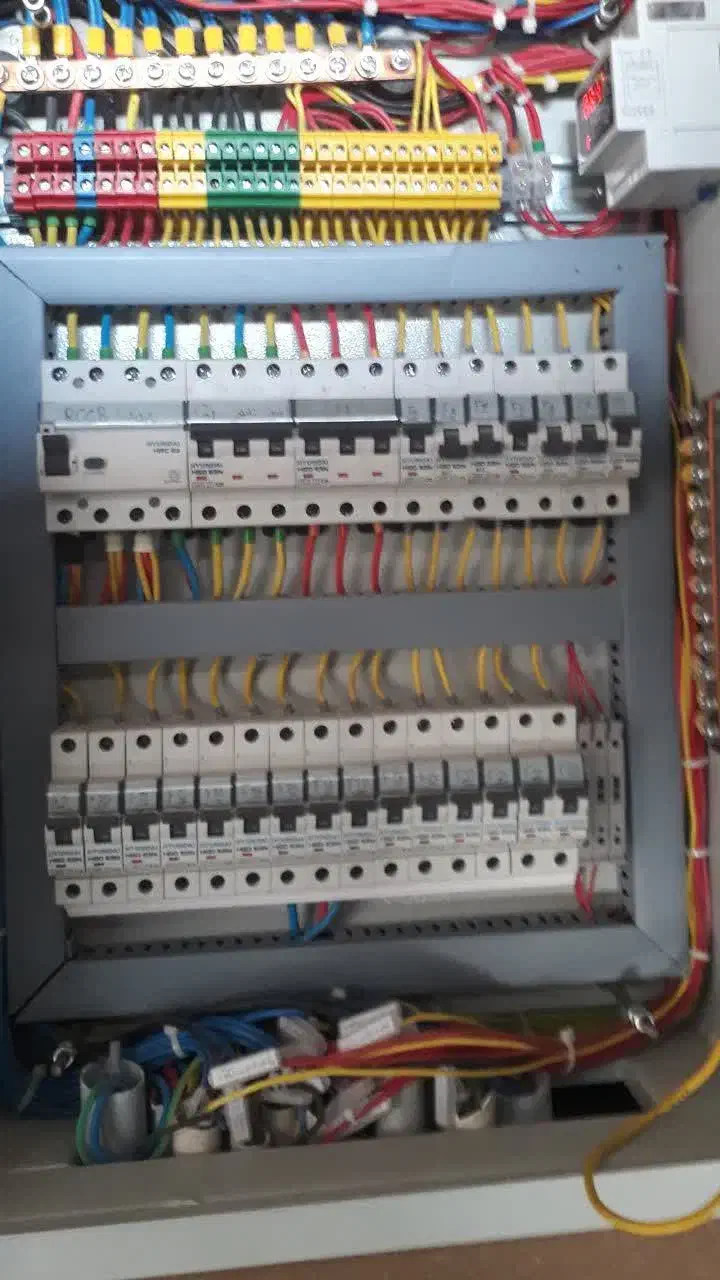 برق کار شیراز،برقکار صدرا برق کار ،شهرک گلستان،|خدمات پیشه و مهارت|صدرا-فارس, فاز ۱|دیوار