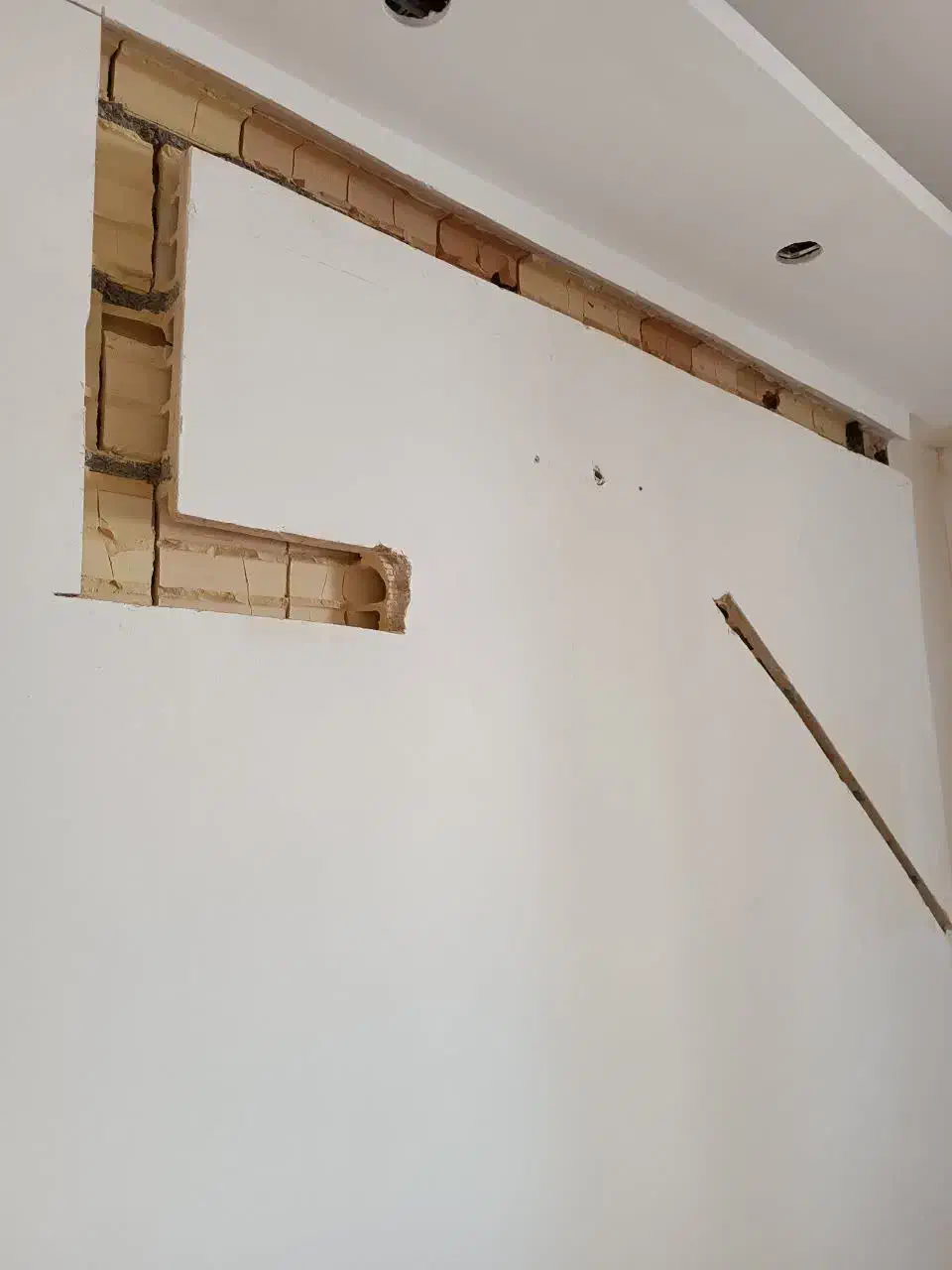 کارگر جهت کنده کاری دیوار مسلط به کار با هیلتی سبک|استخدام معماری، عمران و ساختمانی|مشهد, موسوی قوچانی|دیوار