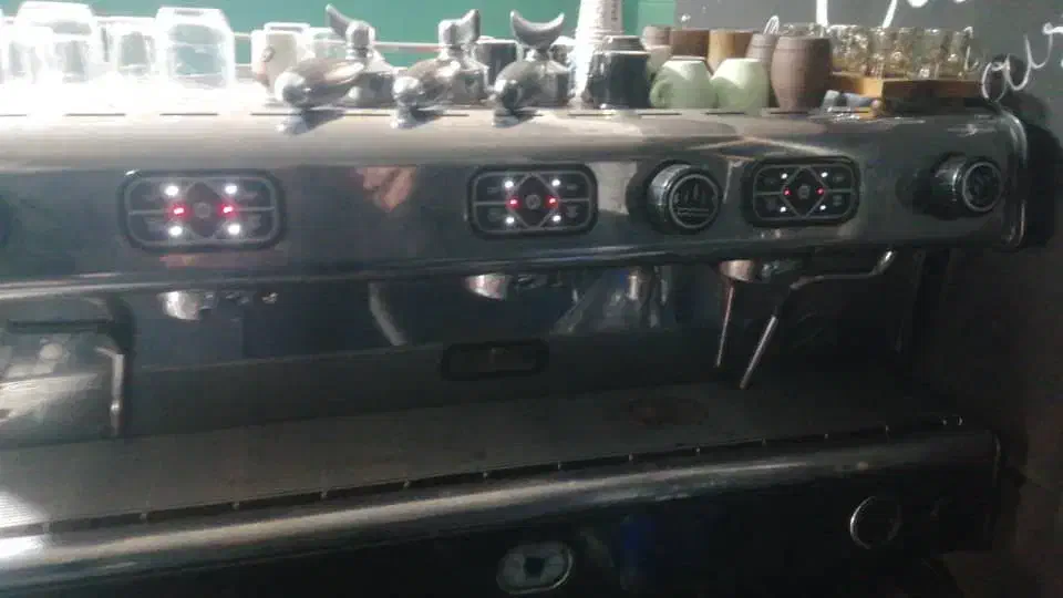 فروش یک عدد دستگاه قهوه اسپرسو ساز سه گروپ|کافی‌شاپ و رستوران|کازرون, |دیوار