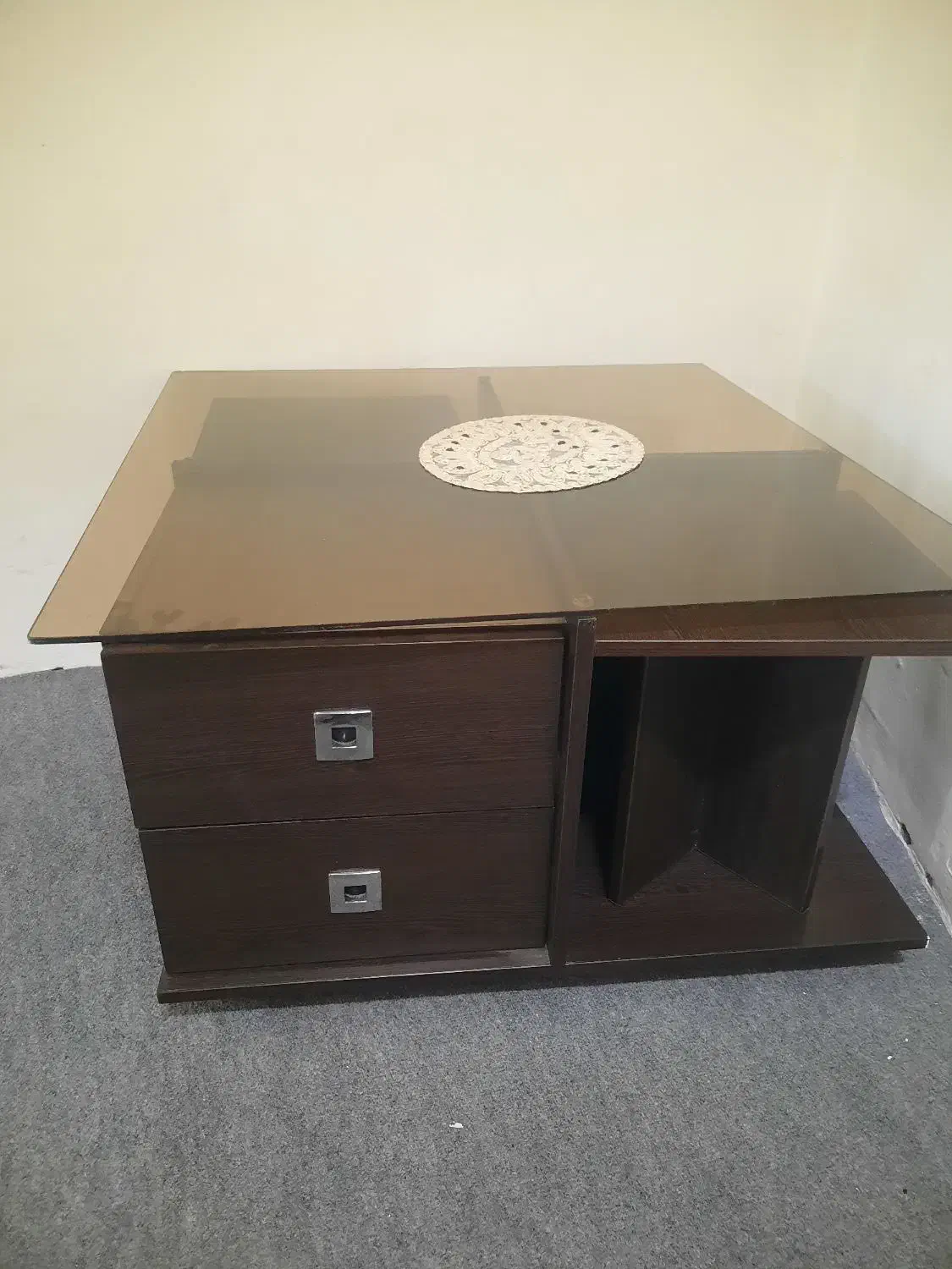 میز عسلی سالم و تمیز|مبلمان خانگی و میز عسلی|اقبالیه, |دیوار