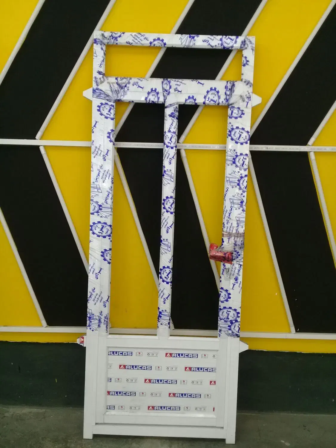 پنجره‌آلومینیوم‌ودرب‌نو.ودرب‌گاراژی‌یا‌باغی‌آهنی|مصالح و تجهیزات ساختمان|شاهرود, |دیوار