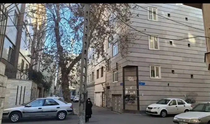 واحد ۶۱ متری طبقه ۳ با پارکینگ سندی