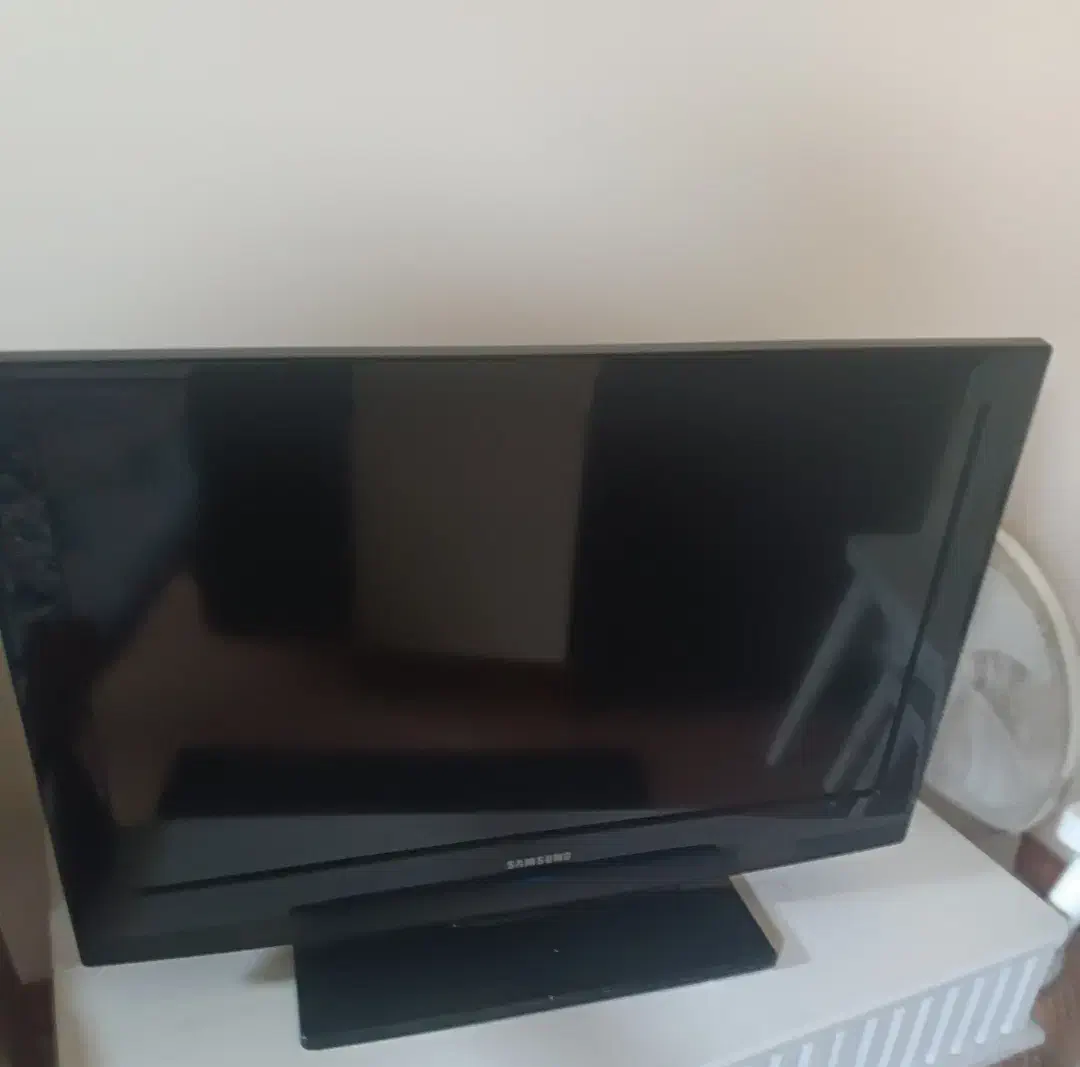 فروش یک تلویزیون و گاز پنج شعله|تلویزیون و پروژکتور|لنگرود, |دیوار