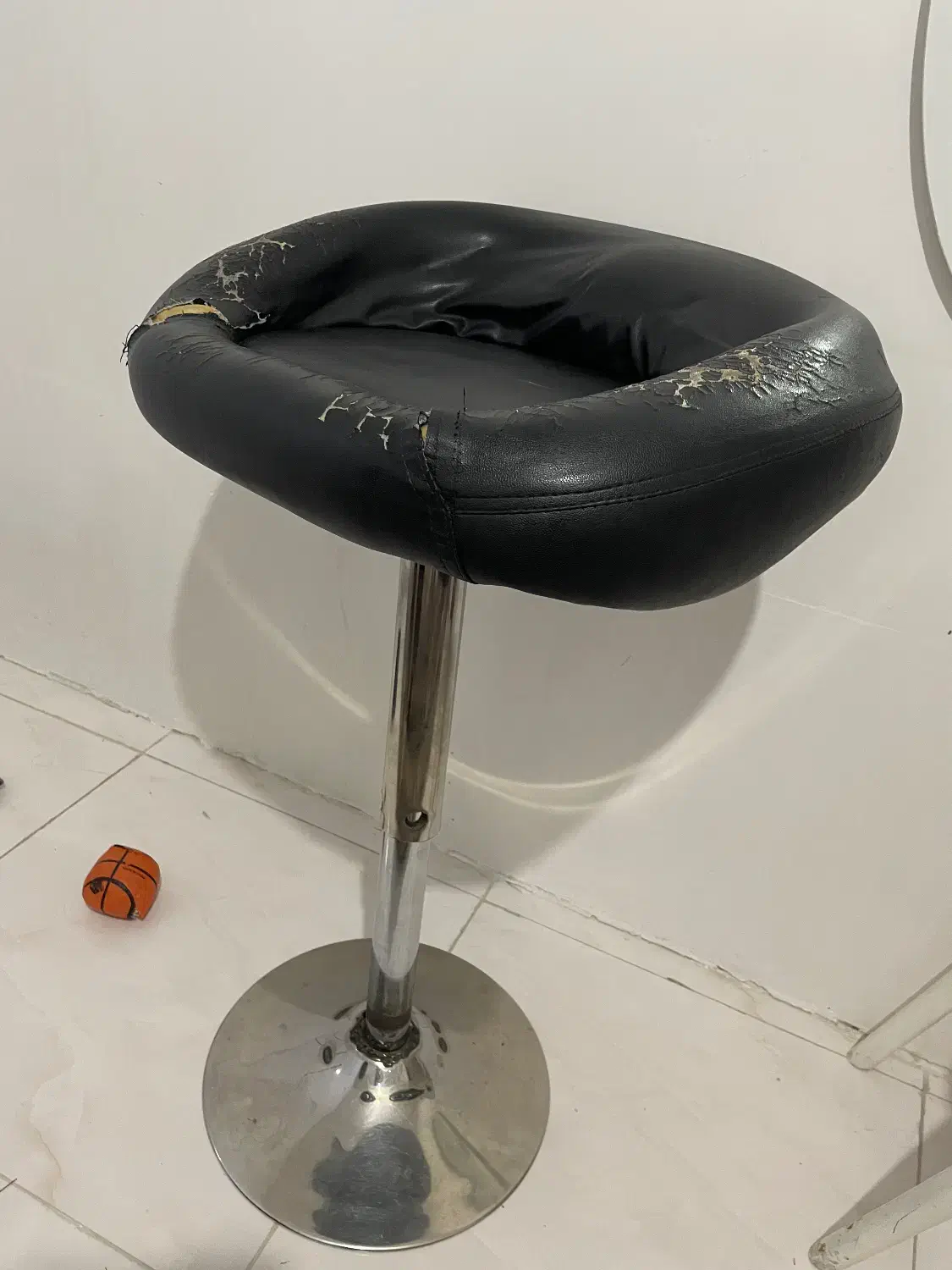 صندلی گردون|صندلی و نیمکت|اردبیل, |دیوار