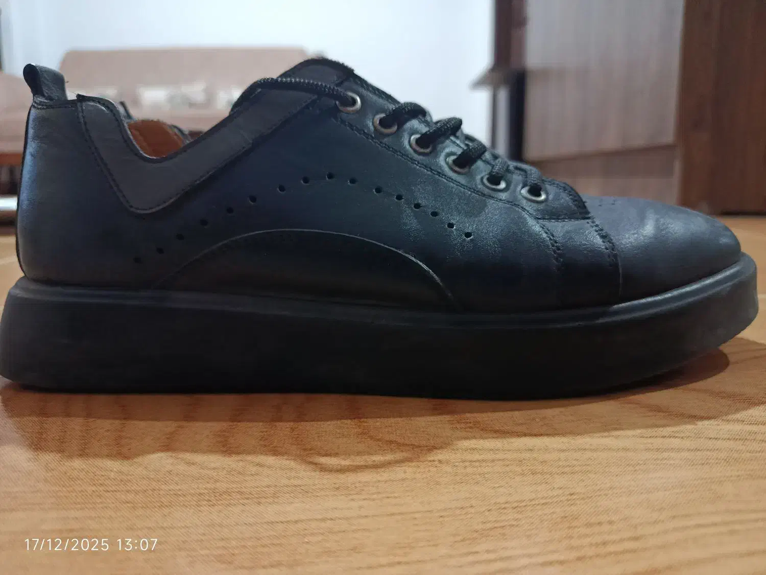 کفش کتونی چرم گاوی اصل|کیف، کفش، کمربند|رشت, منظریه|دیوار