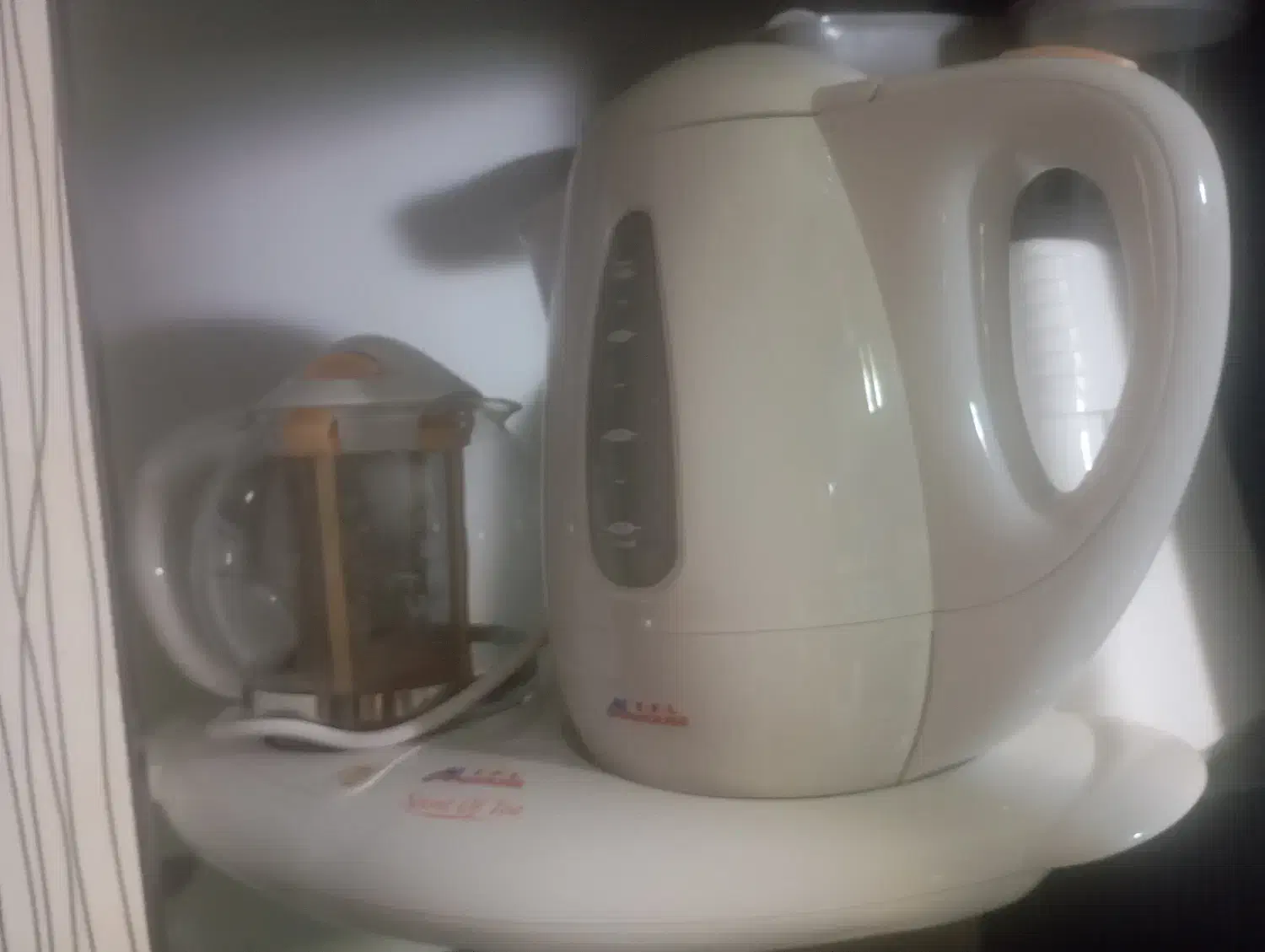 سفید...وسالم|قوری، کتری، قهوه‌ساز دستی|قائن, |دیوار