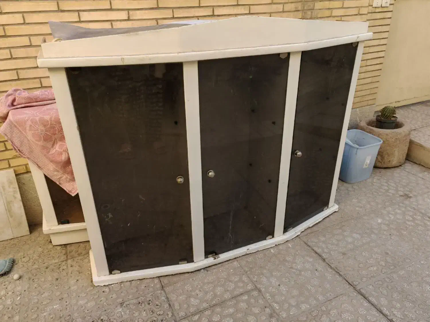 ویترین چوبی دو تیکه رایگان|بوفه، ویترین، کنسول|اصفهان, سیچان|دیوار