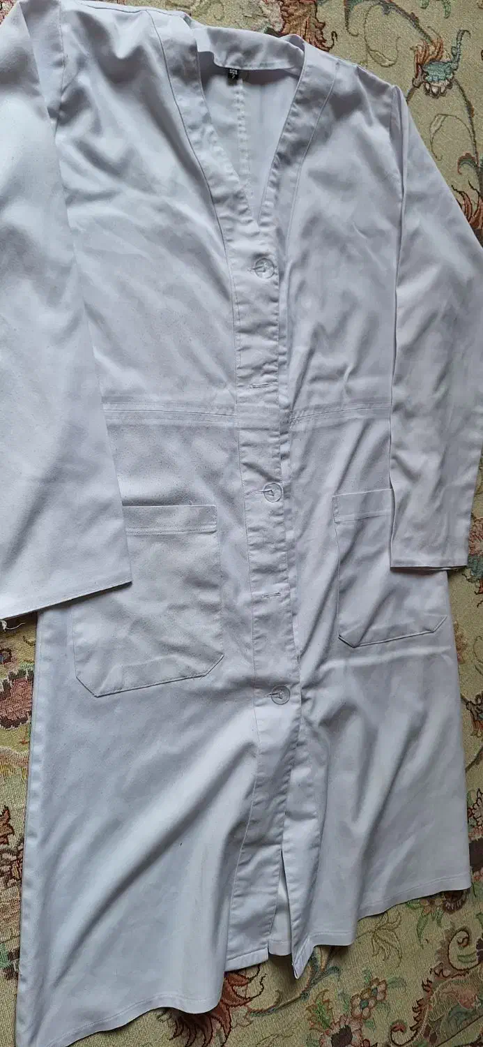 روپوش پزشکی|لباس|اصفهان, باغ دریاچه|دیوار