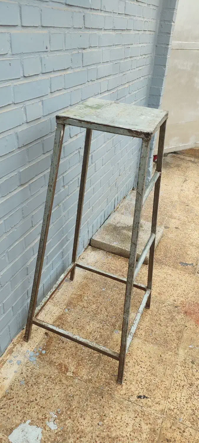 چهار پایه فلزی|صندلی و نیمکت|اهواز, کوی نفت|دیوار