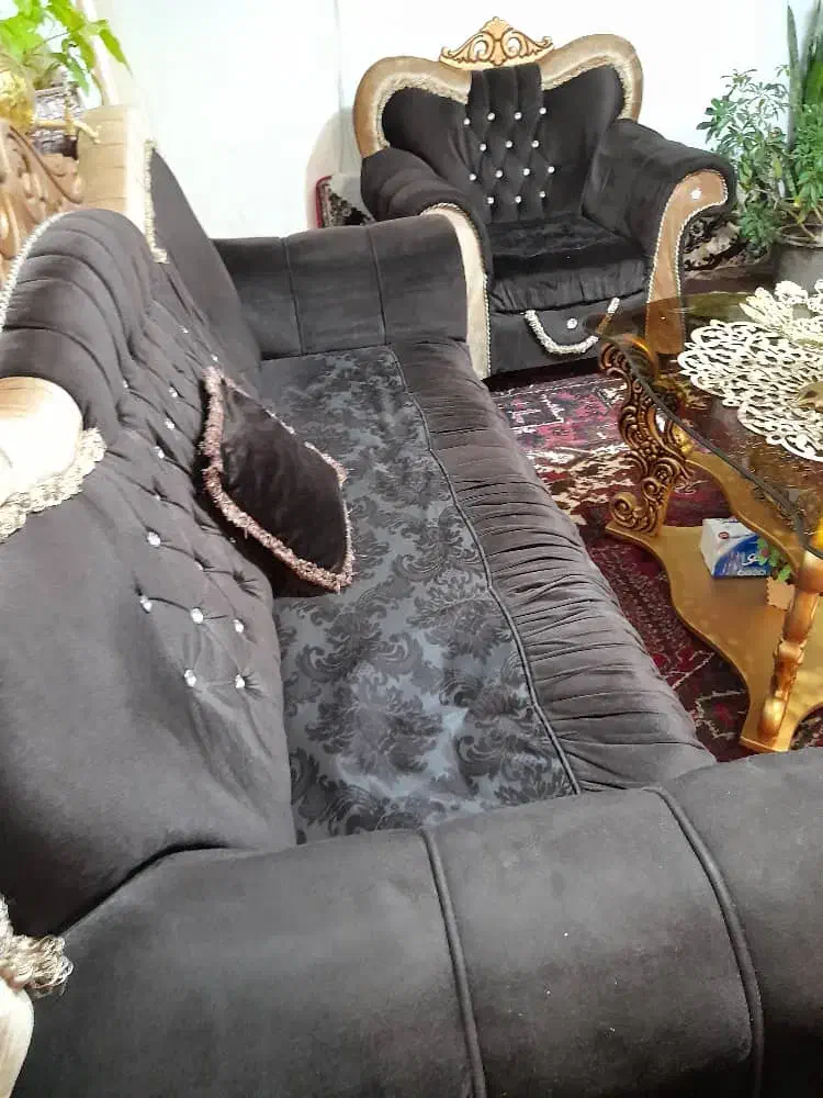 مبل کار کرده به همراه میز عسلی|مبلمان خانگی و میز عسلی|شبستر, |دیوار