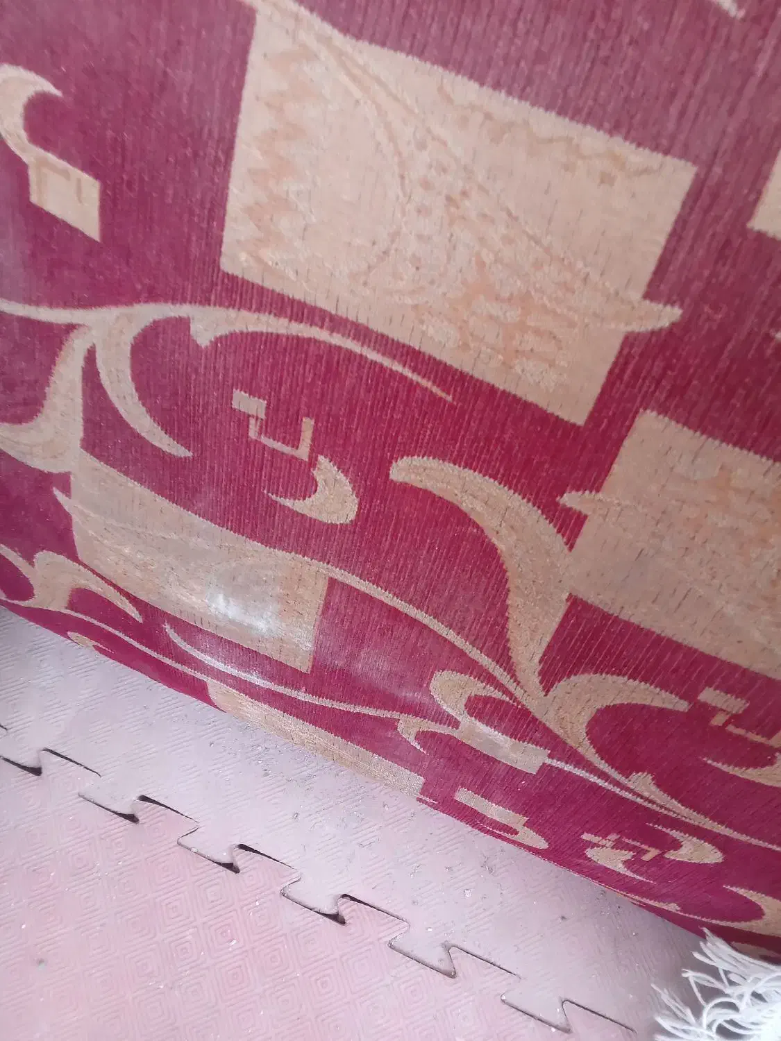 دو عدد پشتی|پشتی|بجنورد, |دیوار