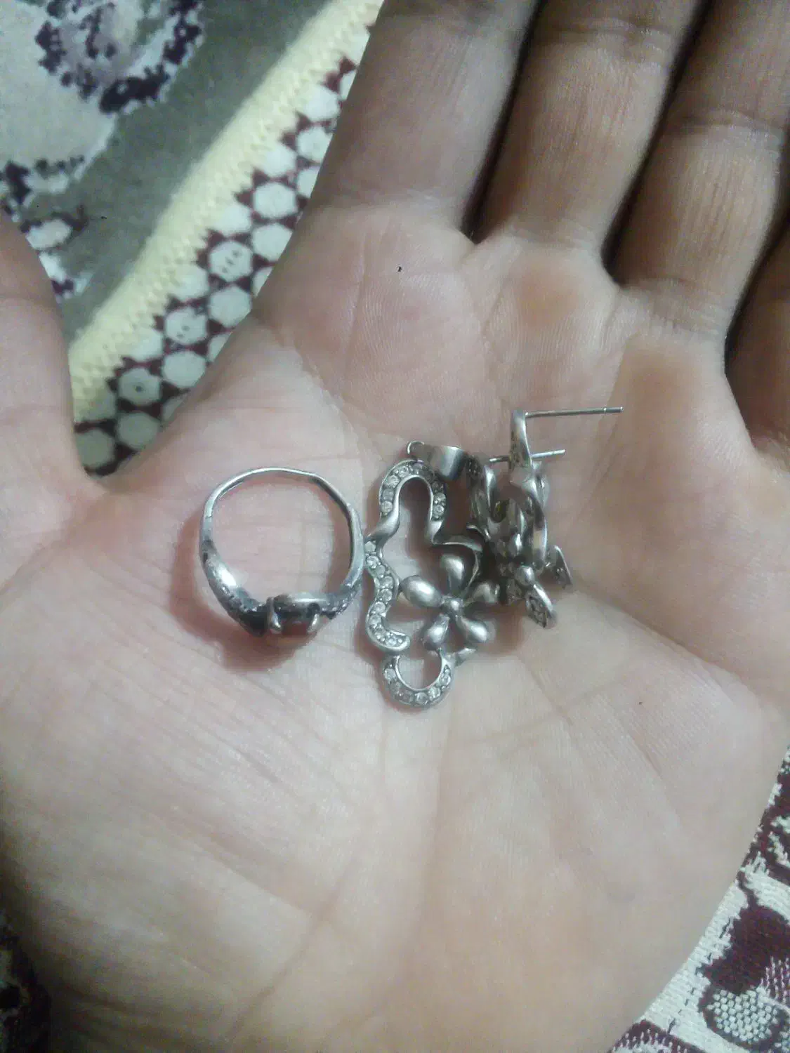 ست نقره|جواهرات|قم, قلعه عموحسین|دیوار