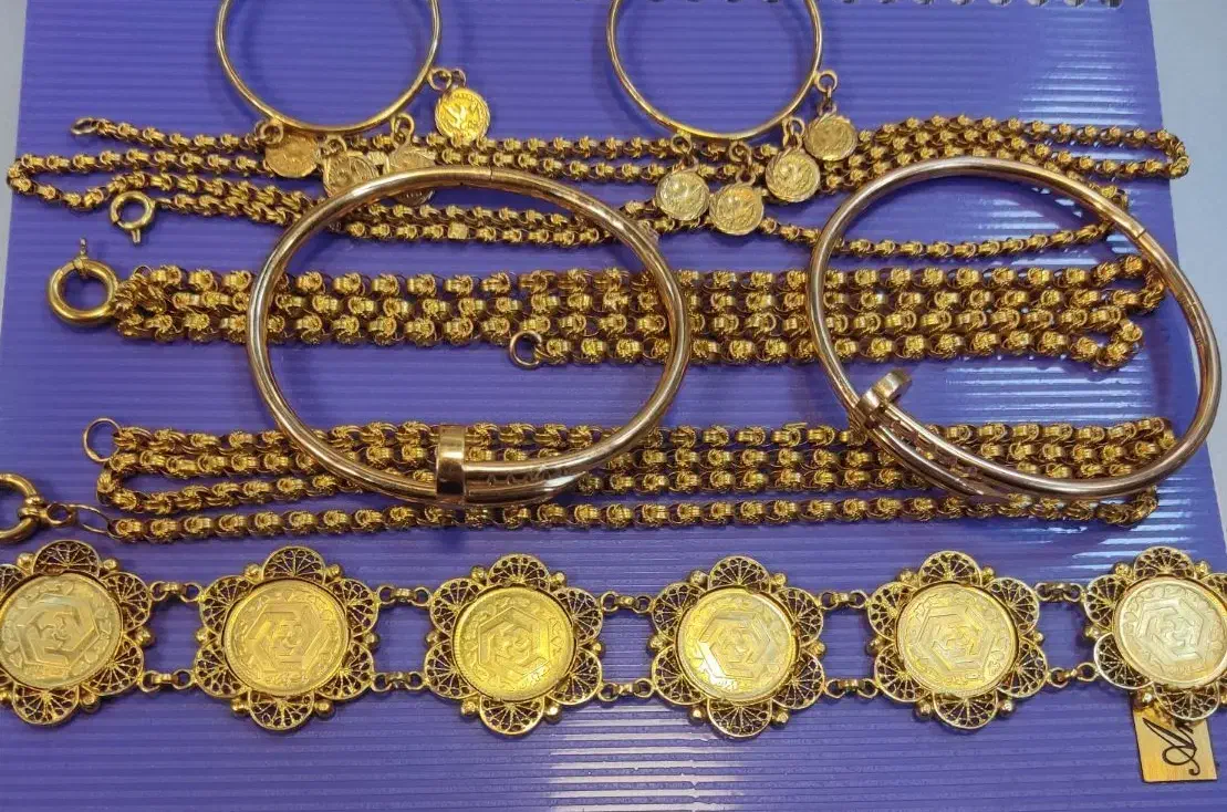 فروش زنجیر یزدی و بنگل میخی در طلا فروشی|جواهرات|اصفهان, نقش جهان|دیوار