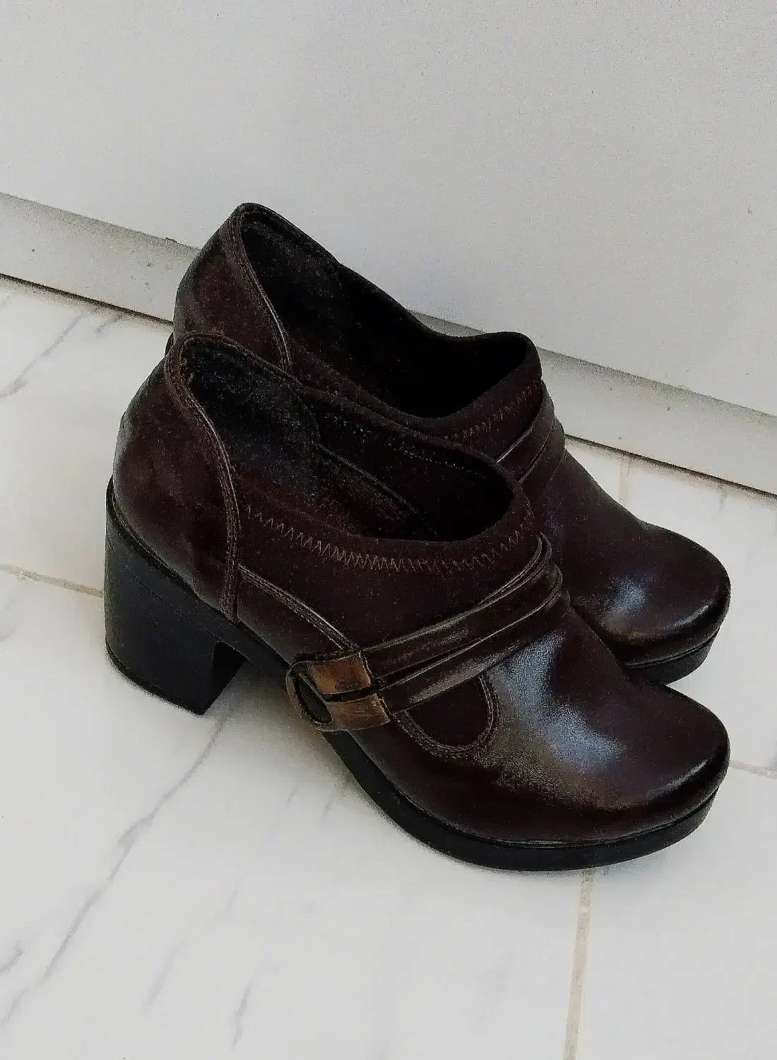 کفش|کیف، کفش، کمربند|سراب, |دیوار