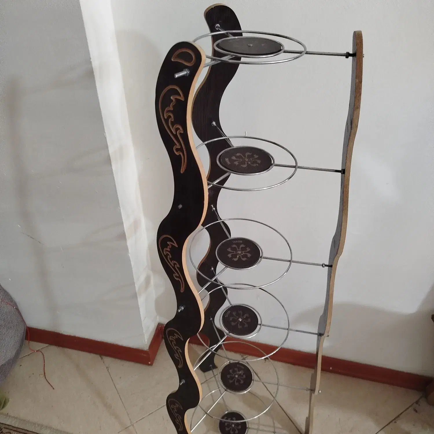 پایه قابلمه|آب‌چکان و نظم‌دهنده ظروف|گلبهار, شهر جدید گلبهار|دیوار