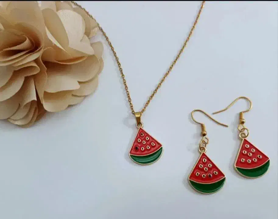 نیم ست یلدایی|بدلیجات|کاشان, کوچه باسکول|دیوار