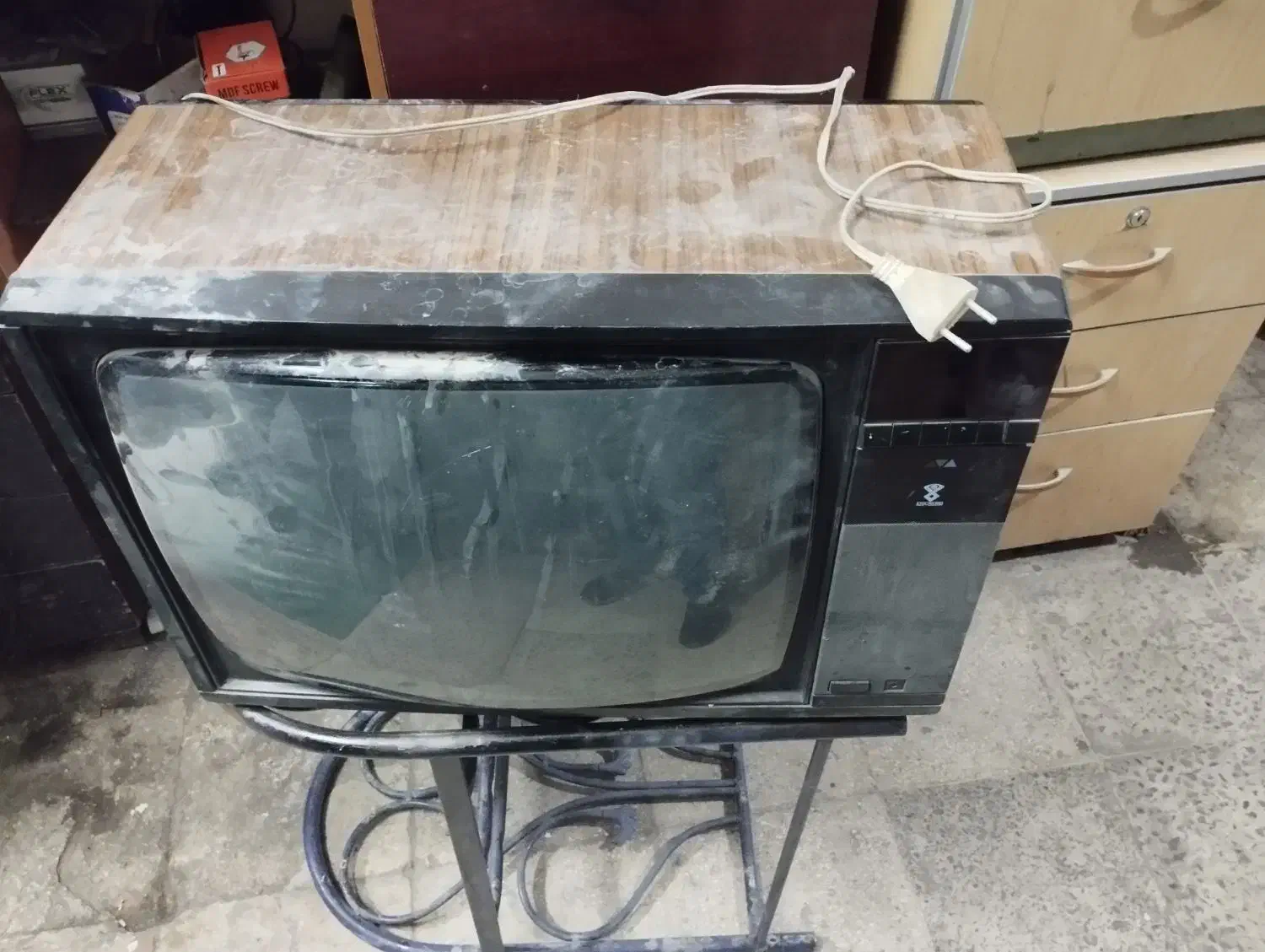 تلویزیون قدیمی|تلویزیون و پروژکتور|زاهدان, |دیوار