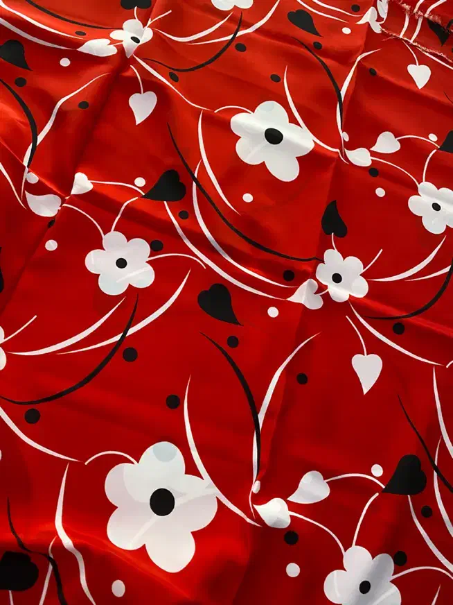 تعدادی تکه پارچه مناسب خیاطی|لوازم خیاطی و بافتنی|کیش, |دیوار