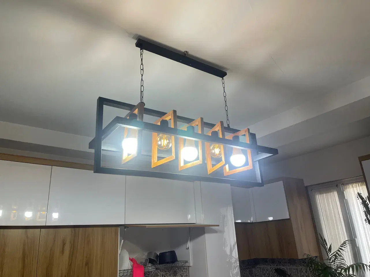 لوستر|لوستر و چراغ آویز|فردیس, فردیس|دیوار