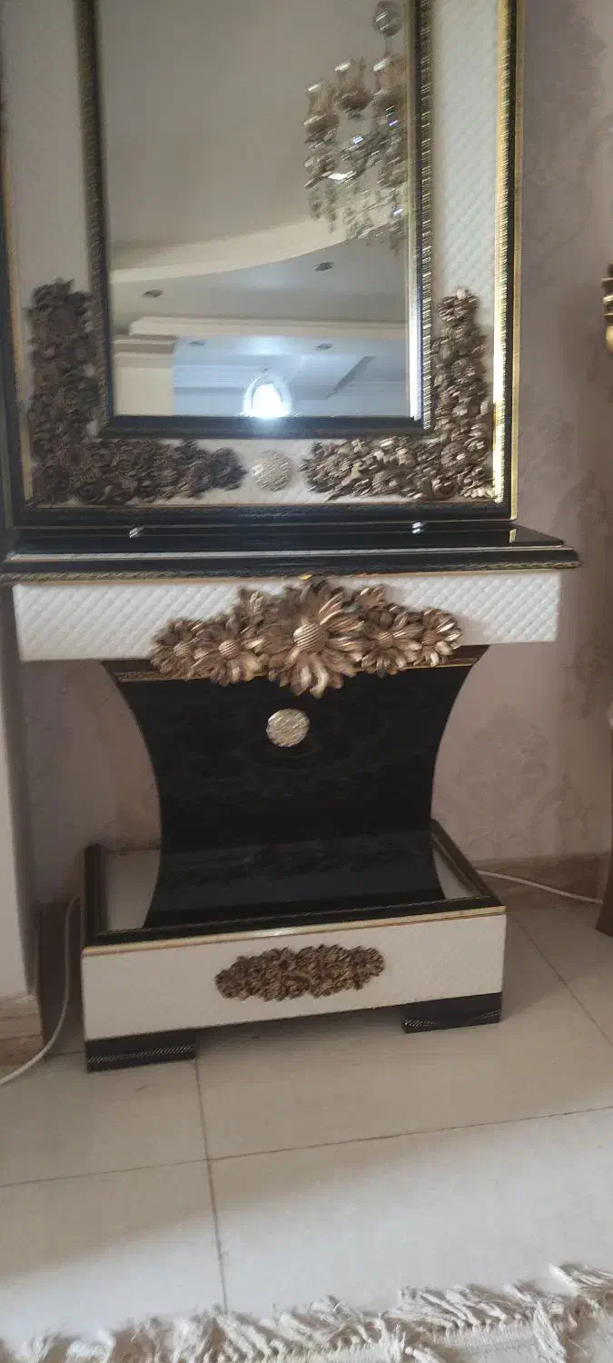 میز آینه در حد نو|مبلمان خانگی و میز عسلی|رشت, باهنر|دیوار