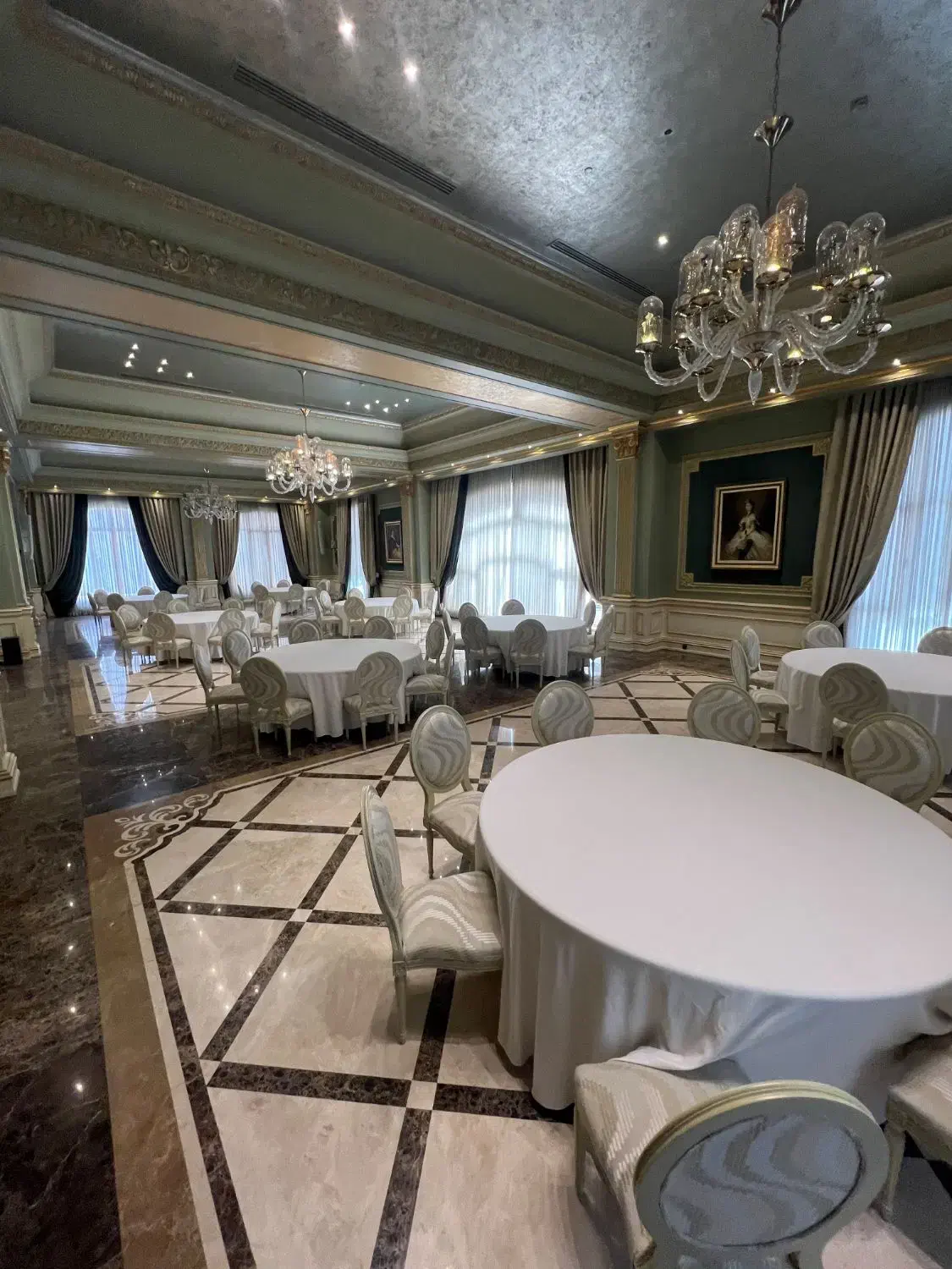 زعفرانیه185متر3خواب‌مشاعات‌فعال‌ دسترسی آسان 5ساله