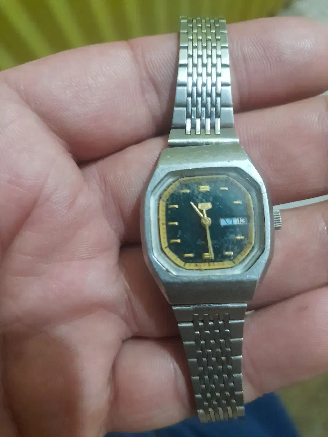 ساعت|ساعت|قم, شهر قائم|دیوار