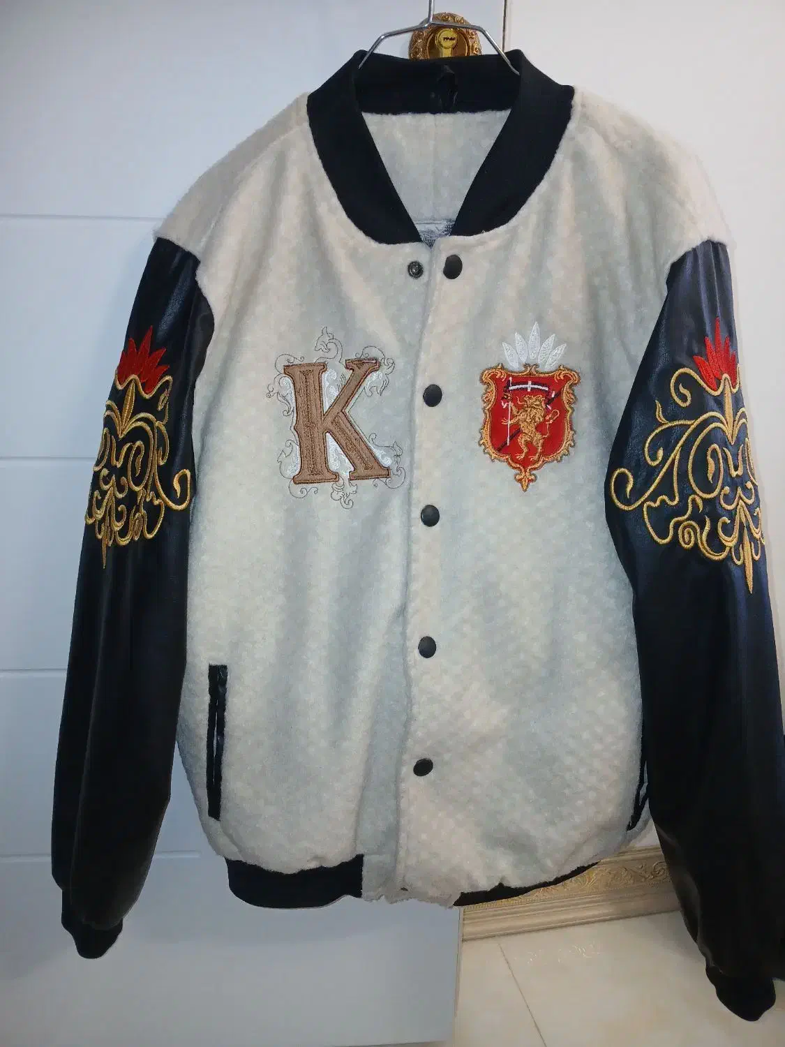 بامبر|لباس|قم, دانشگاه قم|دیوار