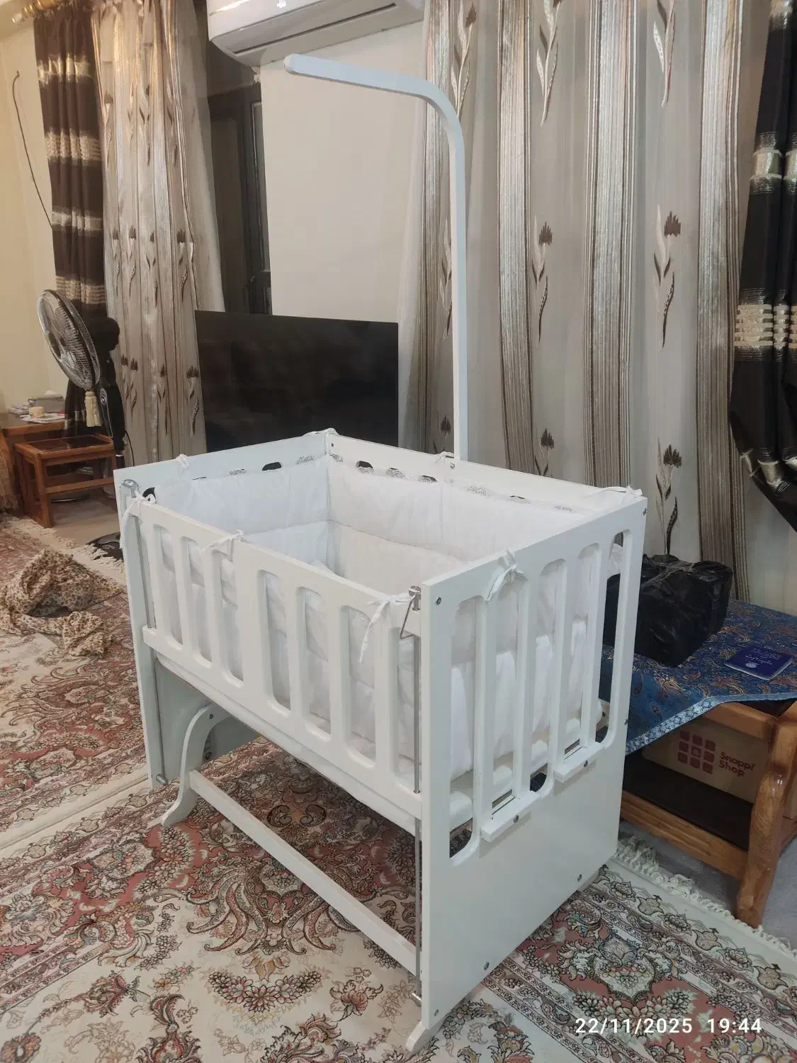 گهواره در حد نو|اسباب و اثاث بچه|صدرا-فارس, فاز ۲|دیوار