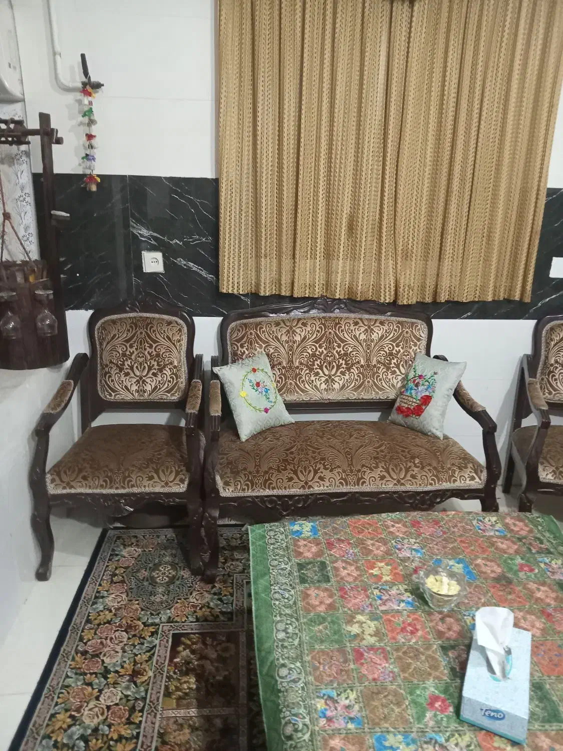 مبل زیبای کلاسیک باپارچه مخمل زیبا|مبلمان خانگی و میز عسلی|ساری, |دیوار