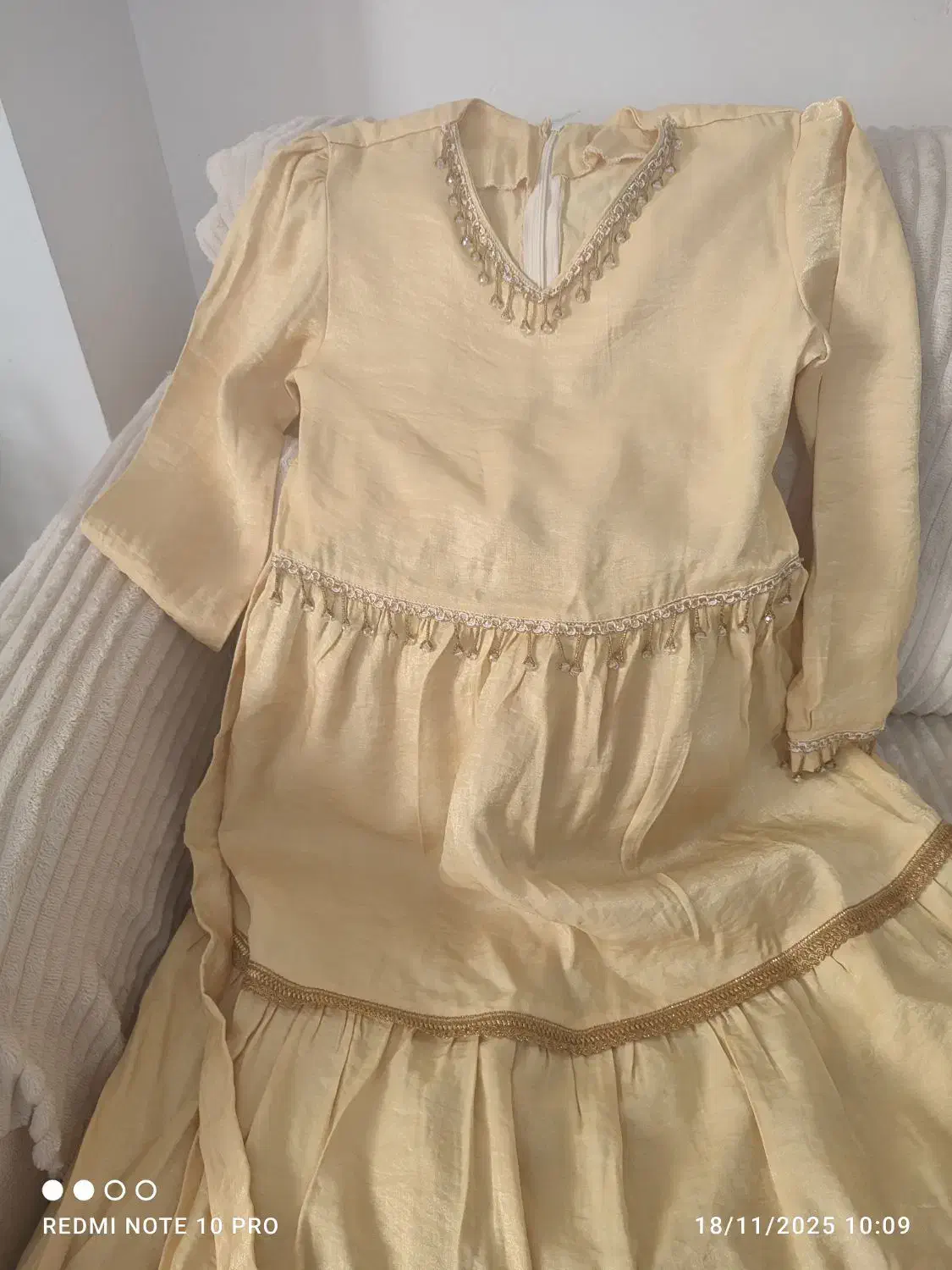 تعدادی لباس زنانه نو و چادر|لباس|شیراز, میانرود|دیوار