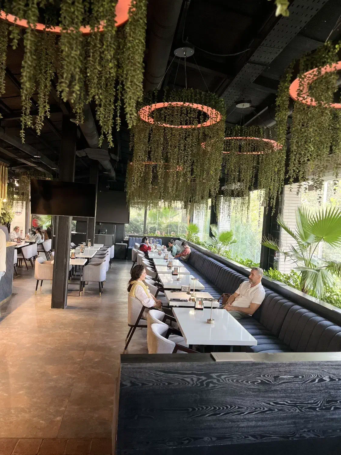 ویتر،ویترس،سالن کار،کارگرساده|استخدام خدمات فروشگاه و رستوران|تهران, تهرانپارس جنوبی|دیوار