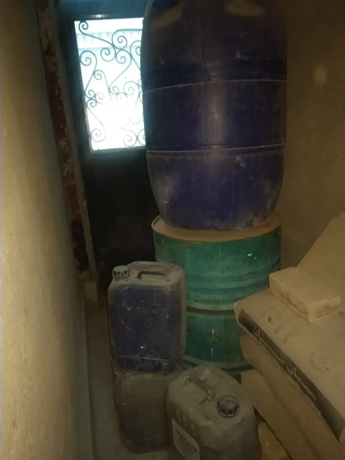 بشکه|ظروف نگهدارنده، پلاستیکی، یک‌بارمصرف|زاهدان, |دیوار