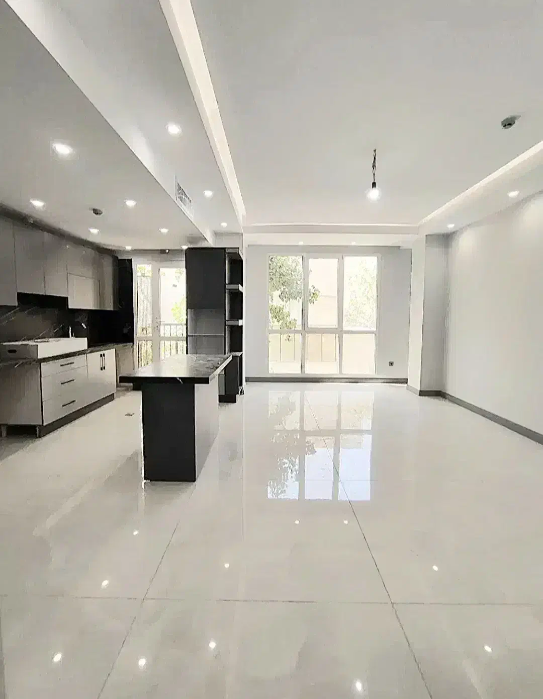 ۹۰متر/۲خواب/کلید نخورده/تاپ لوکیشن/چهارباغ شرقی