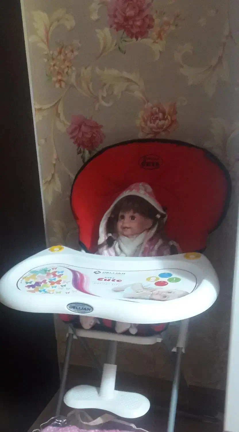 روروک و صندلی غذا و آغوشی قرمز|اسباب و اثاث بچه|شیراز, شهرک استقلال|دیوار