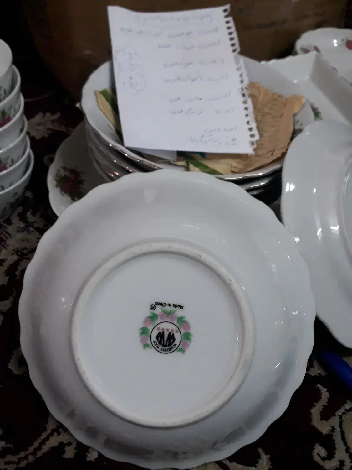 سرویس چینی گل سرخی خیلی قدیمی|ظروف سرو و پذیرایی|کرج, حصارک بالا|دیوار