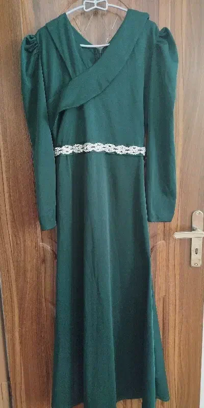 یک عدد لباس مجلسی|لباس|ازنا, |دیوار