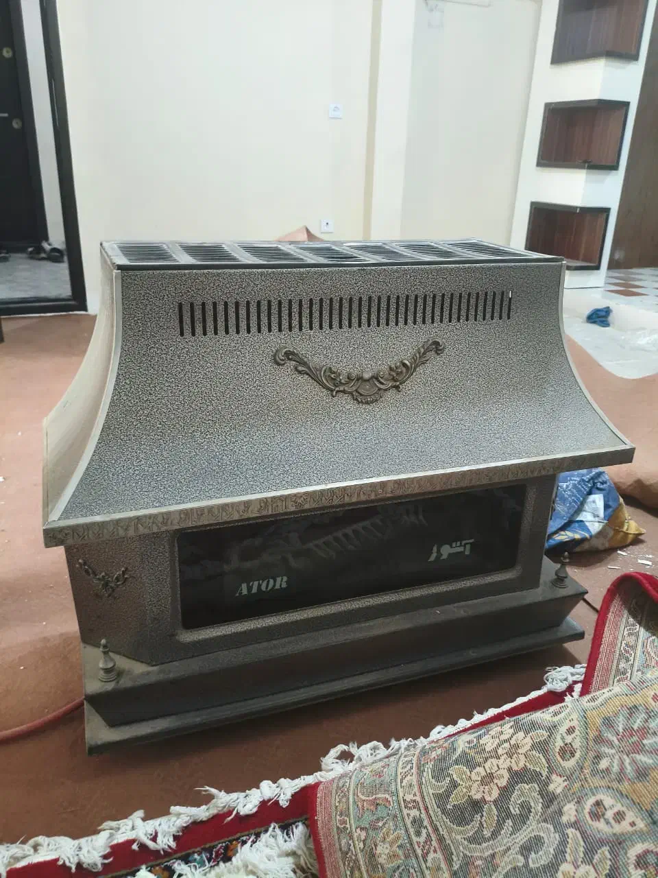 یک عدد بخاری دودکشی بزرگ|بخاری، هیتر، شومینه|اهواز, گلستان|دیوار