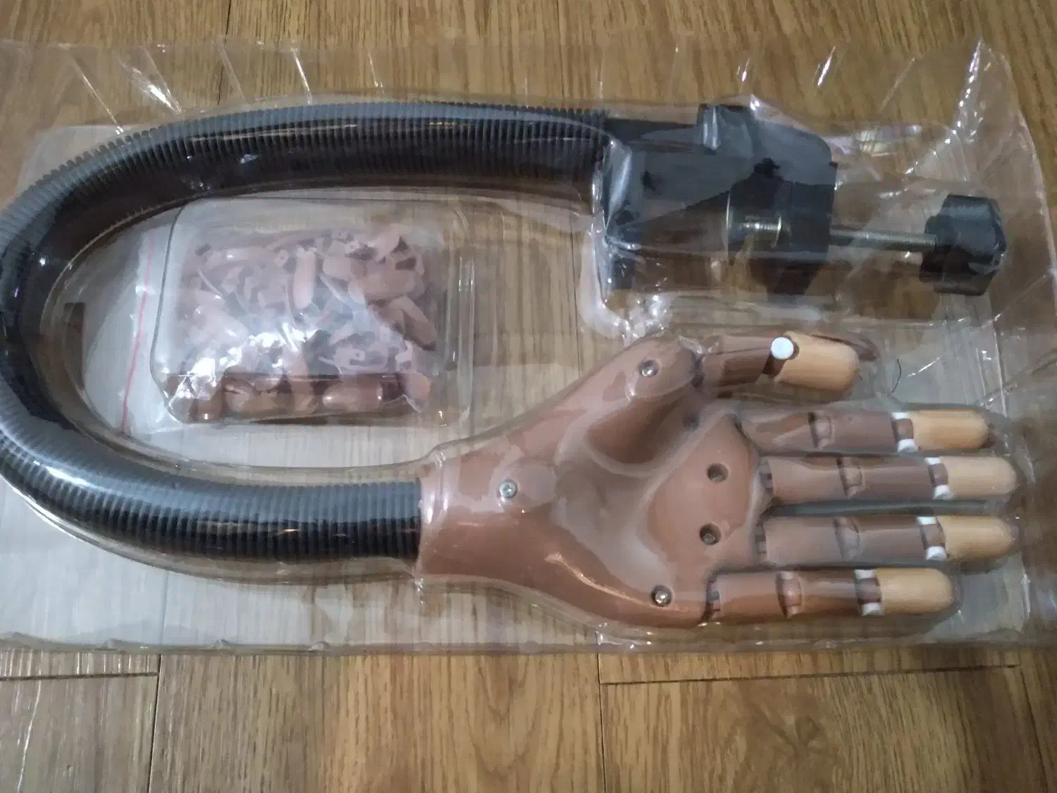 دست مصنوعی مفصل دار عالی برای تمرین ناخن|آرایشی، بهداشتی، درمانی|ارطه, |دیوار