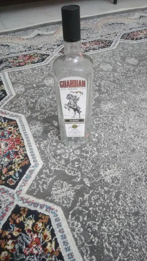 شیشه تزینی ۱۴ عدد دونه ای ۱۵۰ تومن|صنایع دستی و سایر لوازم تزئینی|تهران, جوادیه|دیوار